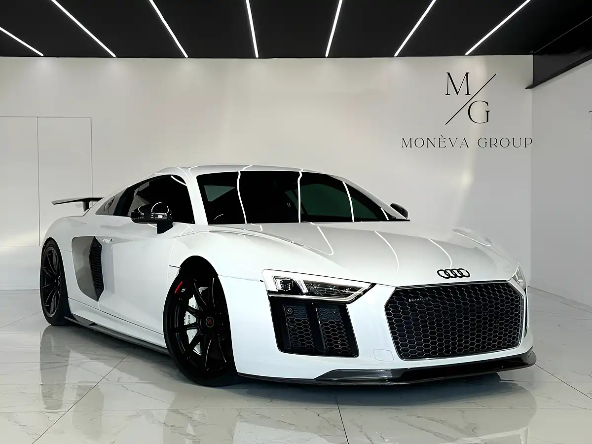 Used 2015 Audi R8 Plus White - Front View
