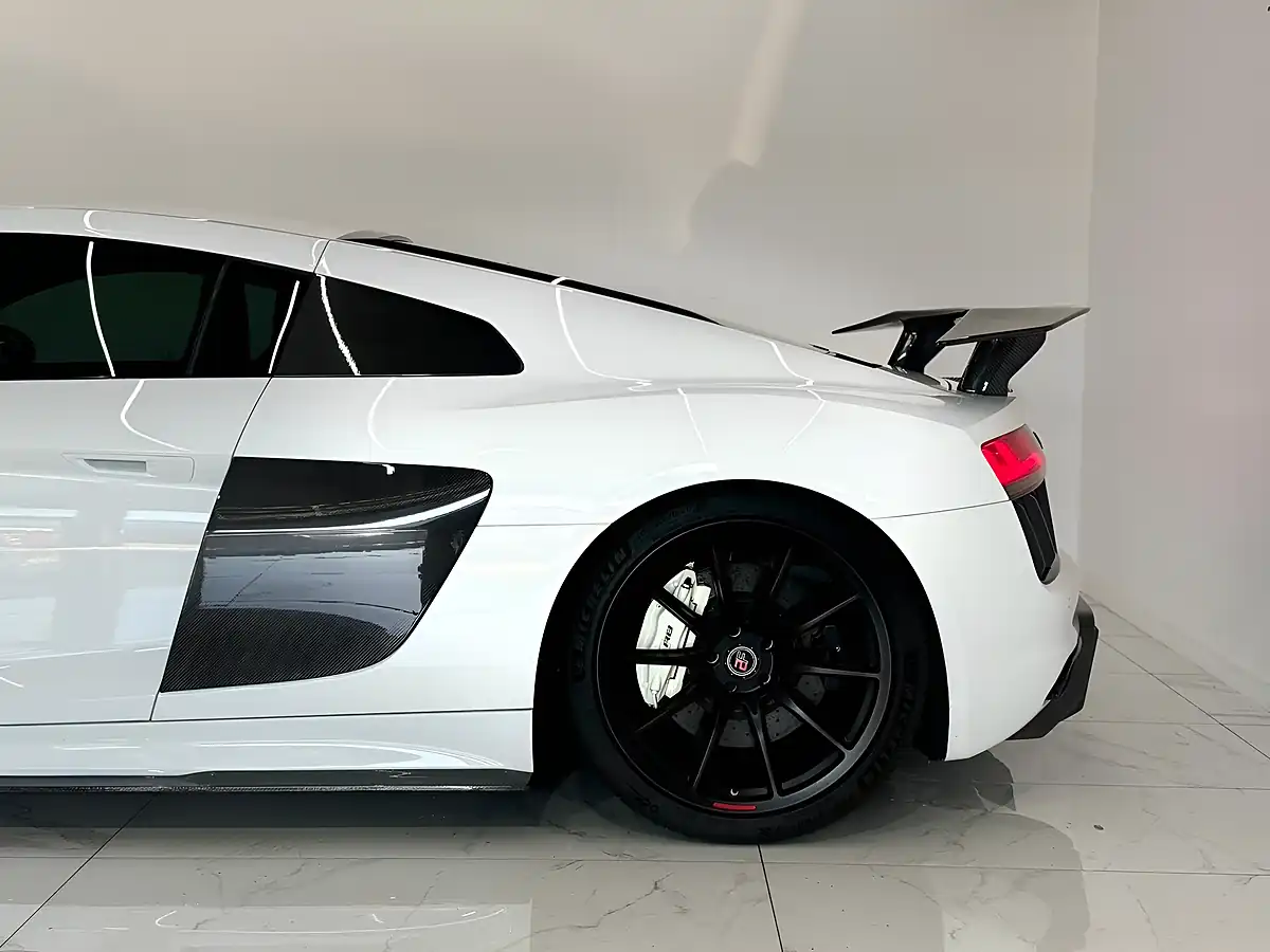 Used 2015 Audi R8 Plus White - Interior and Exterior details 11