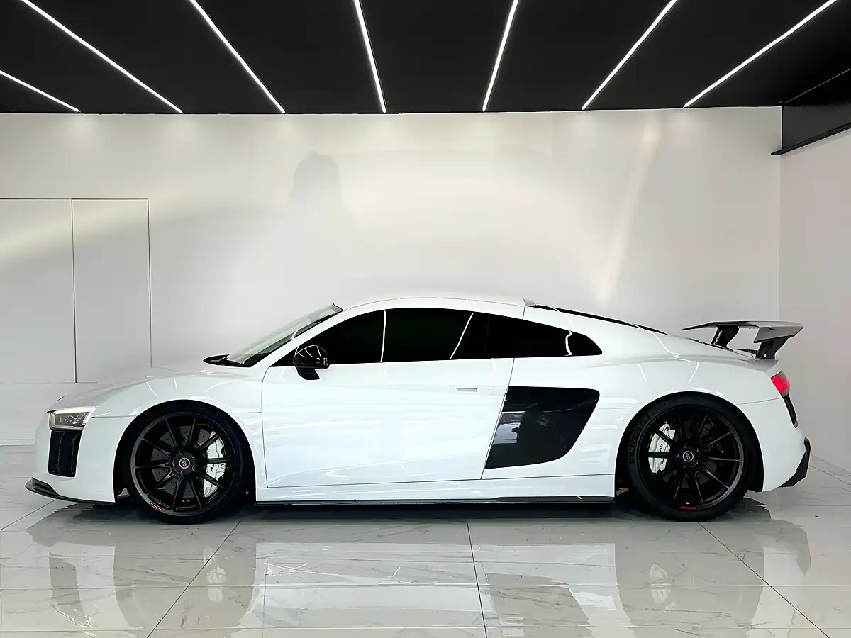 Used 2015 Audi R8 Plus White - Interior and Exterior details 3