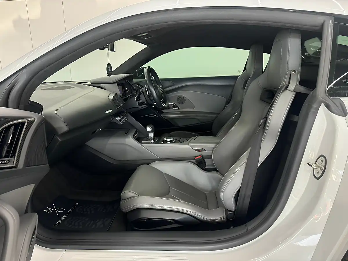 Used 2015 Audi R8 Plus White - Interior and Exterior details 9