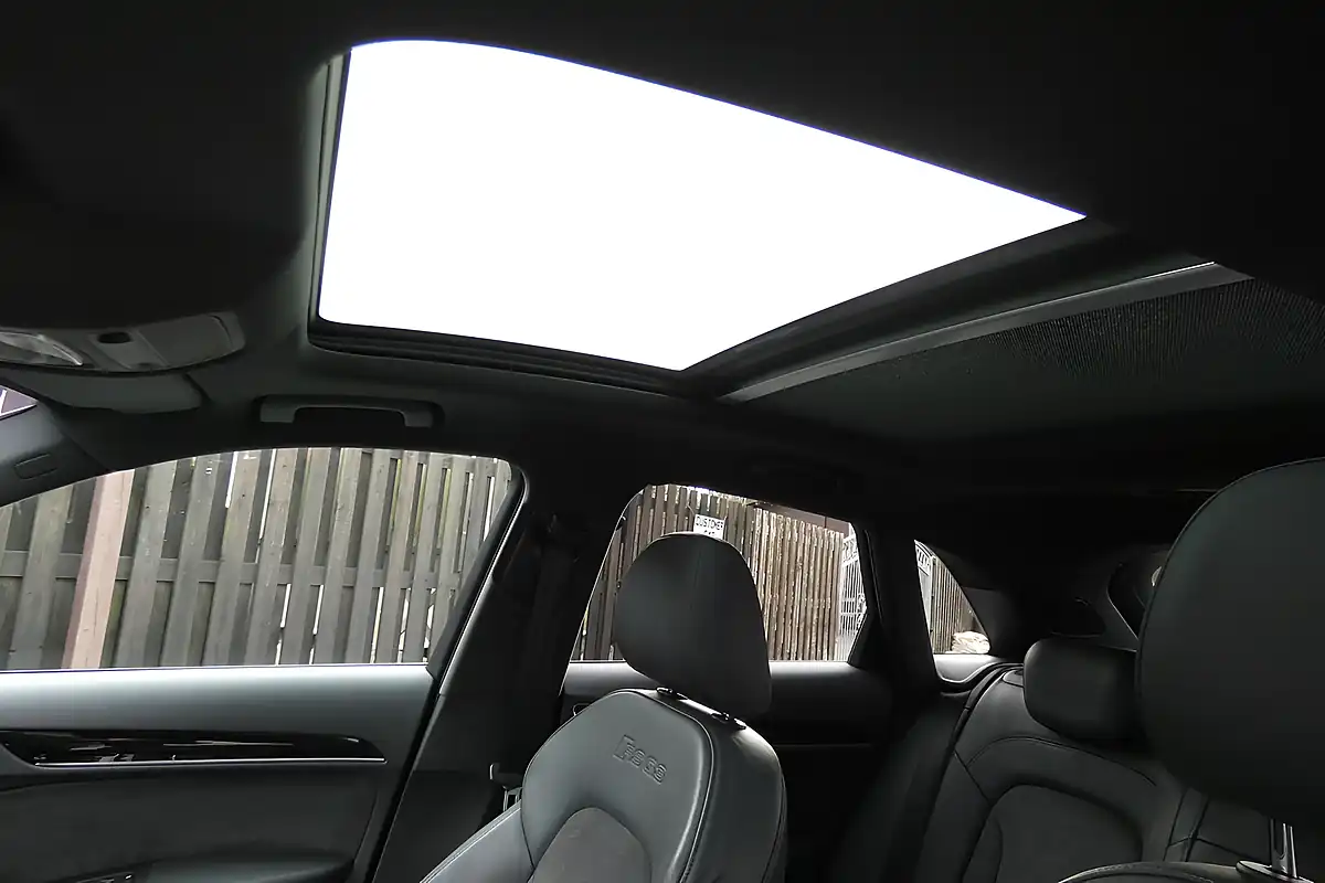 Used 2015 Audi RS Q3 Blue - Interior and Exterior details 14