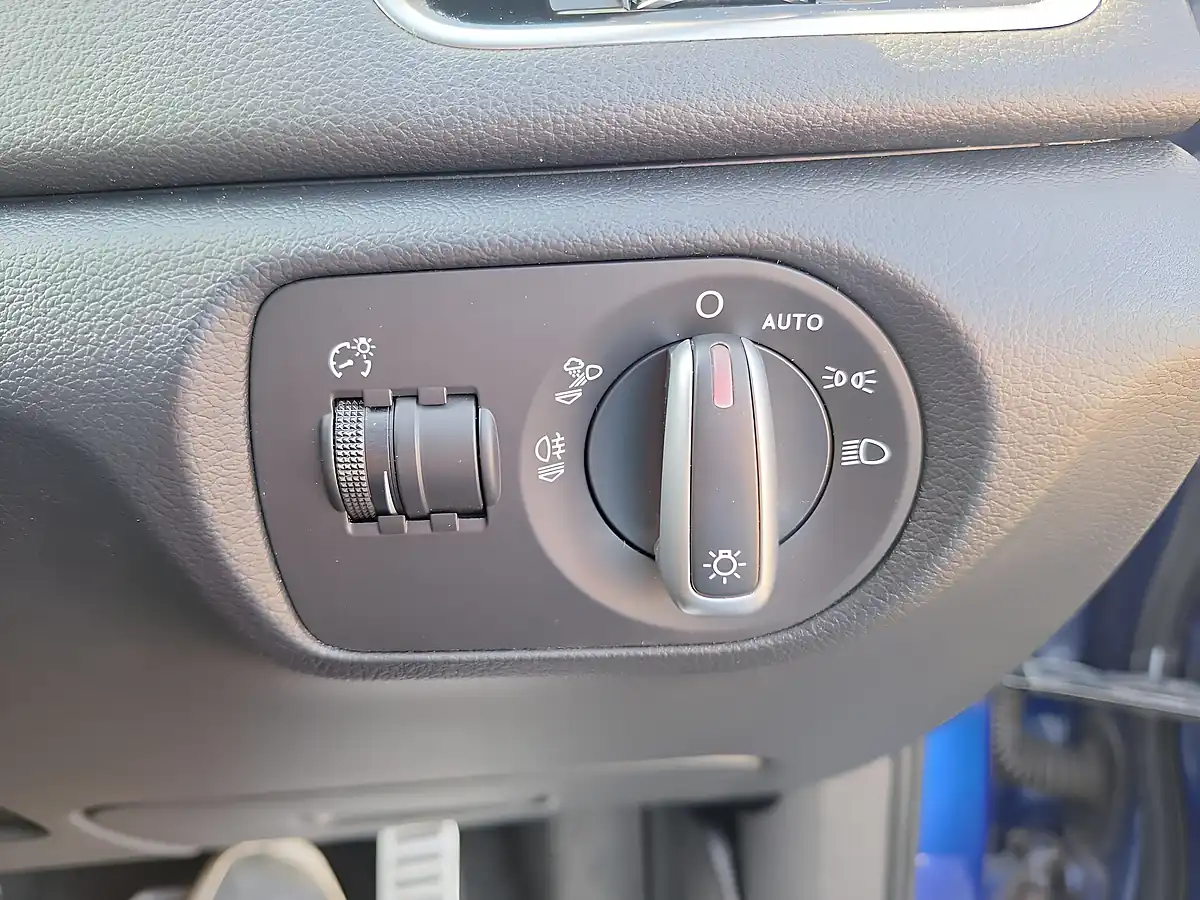 Used 2015 Audi RS Q3 S Tronic Blue - Interior and Exterior details 13