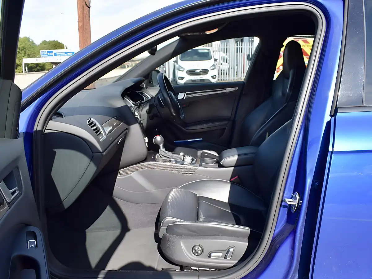 Used 2015 Audi RS4 Avant Blue - Interior and Exterior details 15