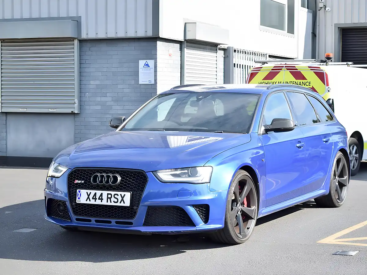 Used 2015 Audi RS4 Avant Blue - Interior and Exterior details 4