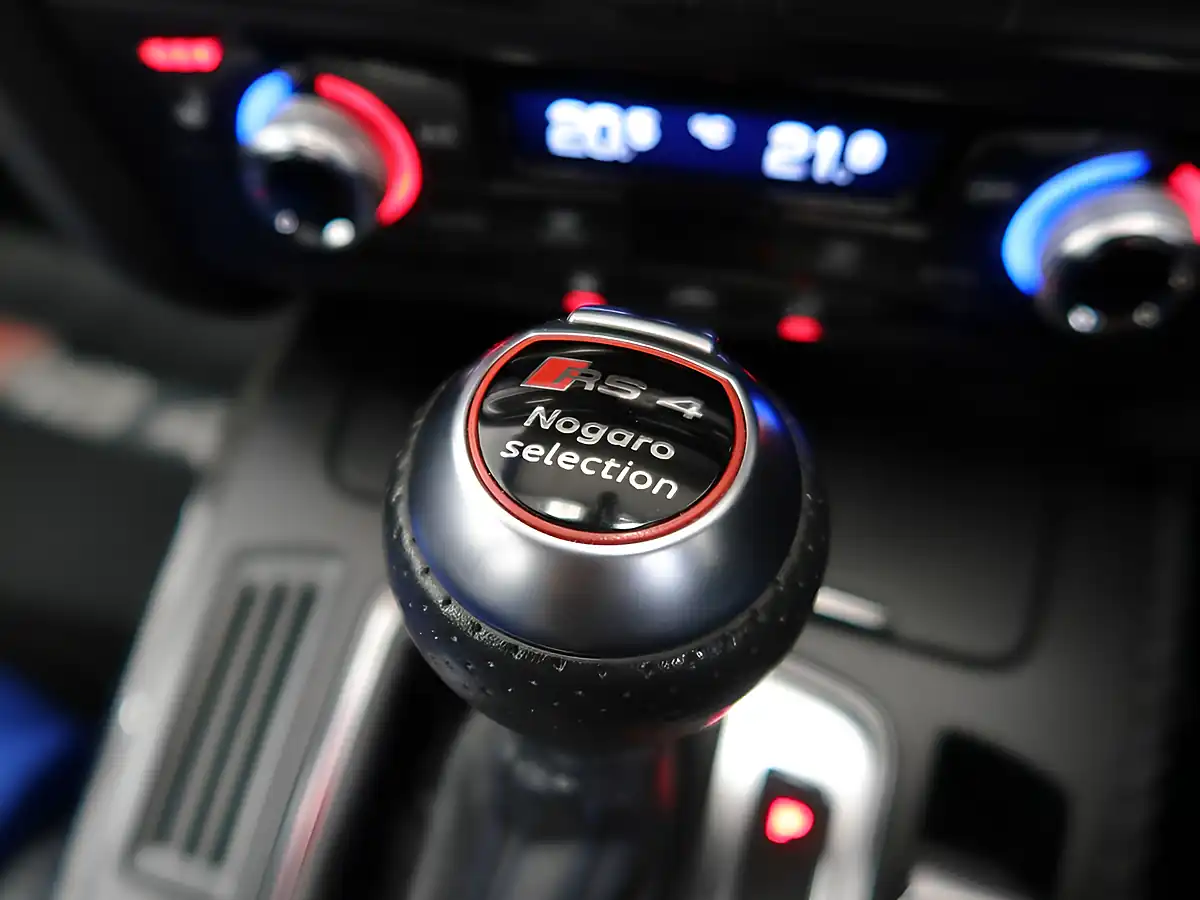 Used 2015 Audi RS4 Avant Nogaro Nogaro Blue - Interior and Exterior details 14