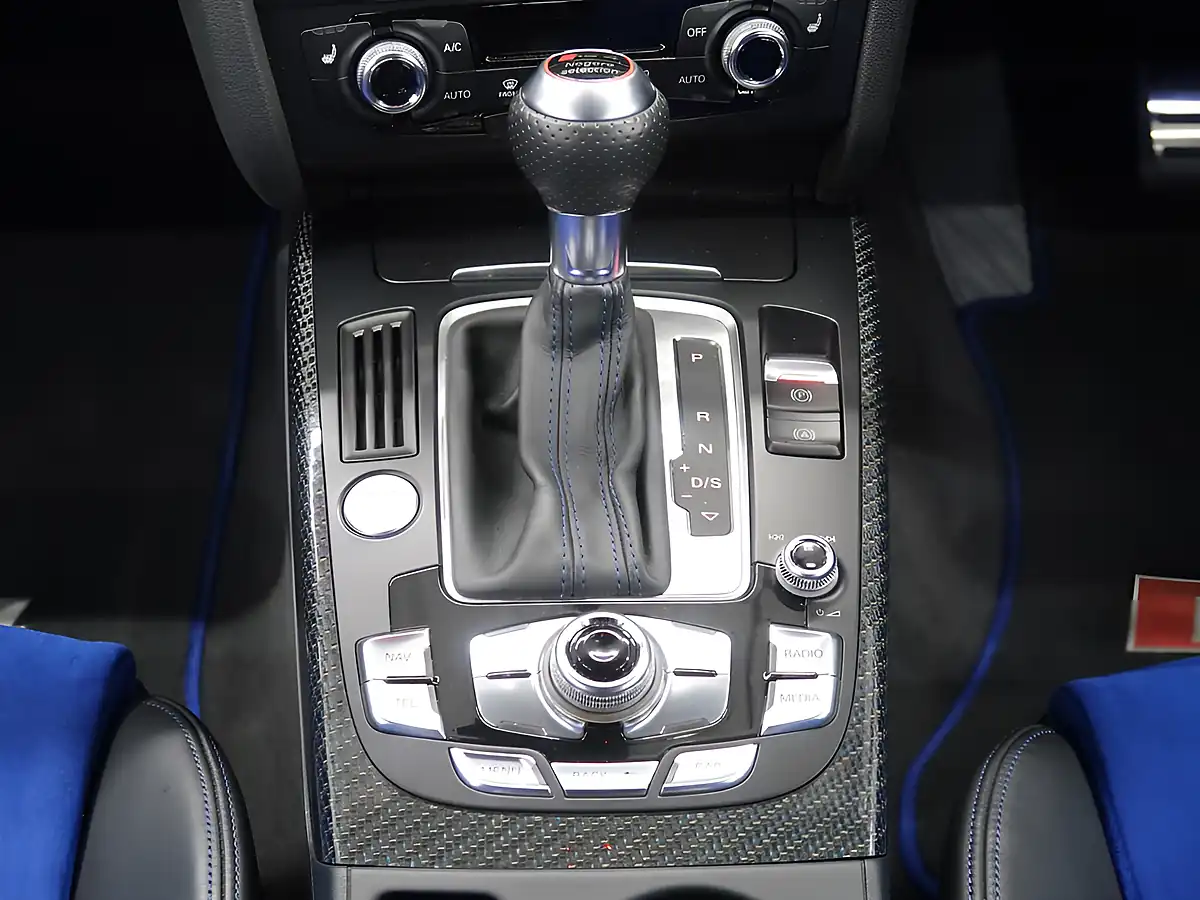 Used 2015 Audi RS4 Avant Nogaro Nogaro Blue - Interior and Exterior details 16