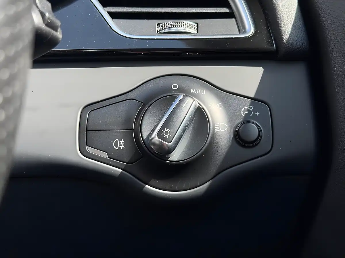 Used 2015 Audi RS4 Avant Palace Blue - Interior and Exterior details 15