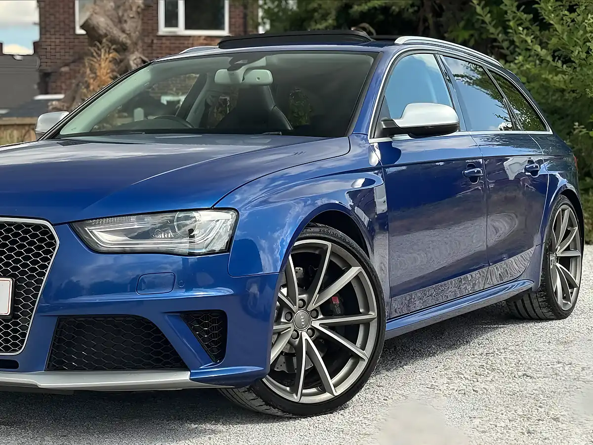 Used 2015 Audi RS4 Avant Palace Blue - Interior and Exterior details 17