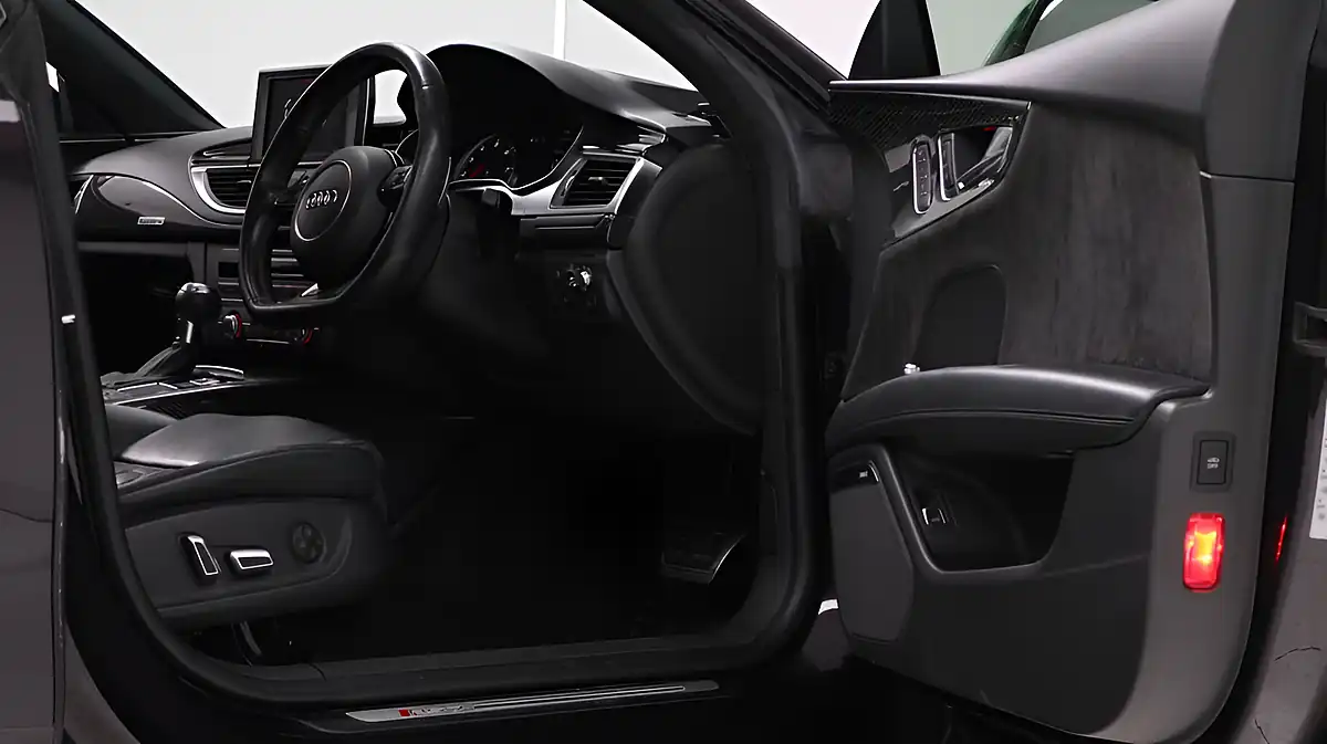 Used 2015 Audi RS7 Sportback Purple - Interior and Exterior details 16