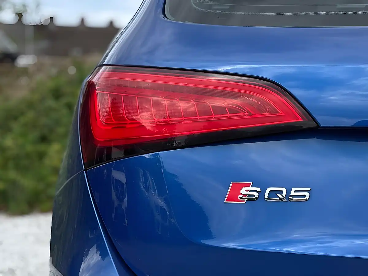 Used 2015 Audi SQ5 Blue - Interior and Exterior details 18