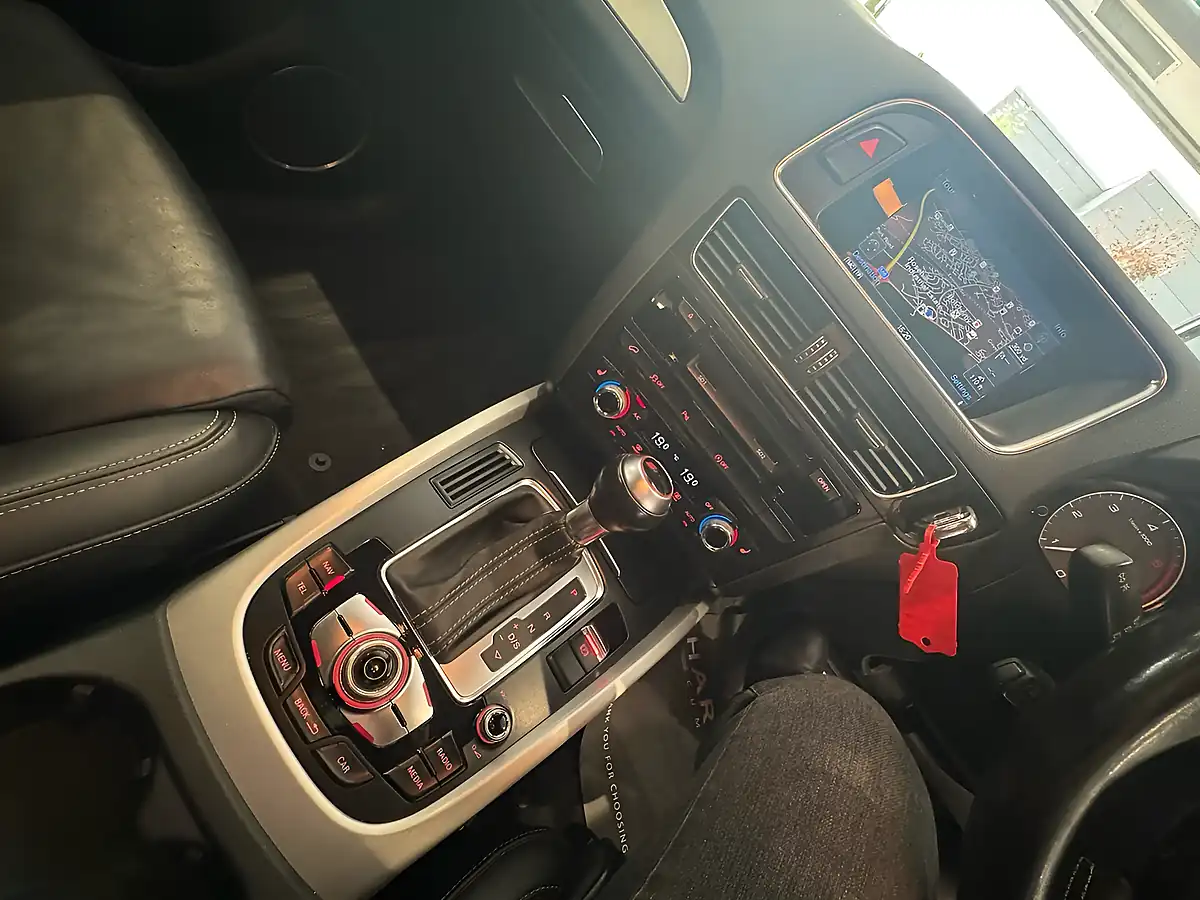 Used 2015 Audi SQ5 Blue - Interior and Exterior details 11