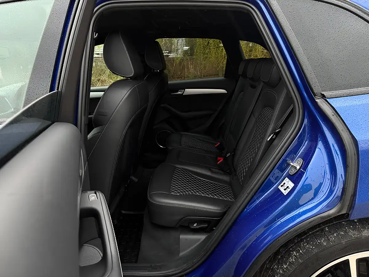 Used 2015 Audi SQ5 Plus Blue - Interior and Exterior details 11
