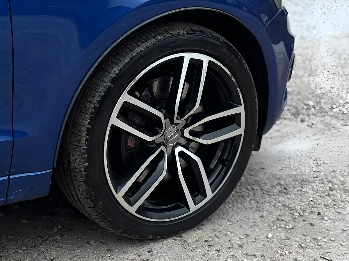 Used 2015 Audi SQ5 Plus Blue - Interior and Exterior details 19