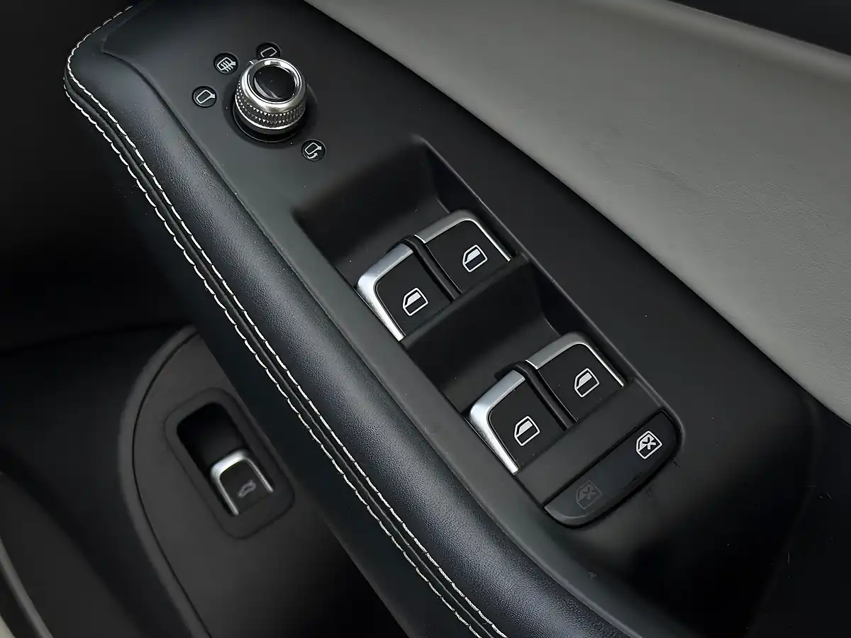 Used 2015 Audi SQ5 White - Interior and Exterior details 17