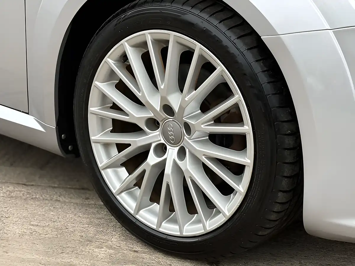 Used 2015 Audi Tt Sport Floret Silver - Interior and Exterior details 4