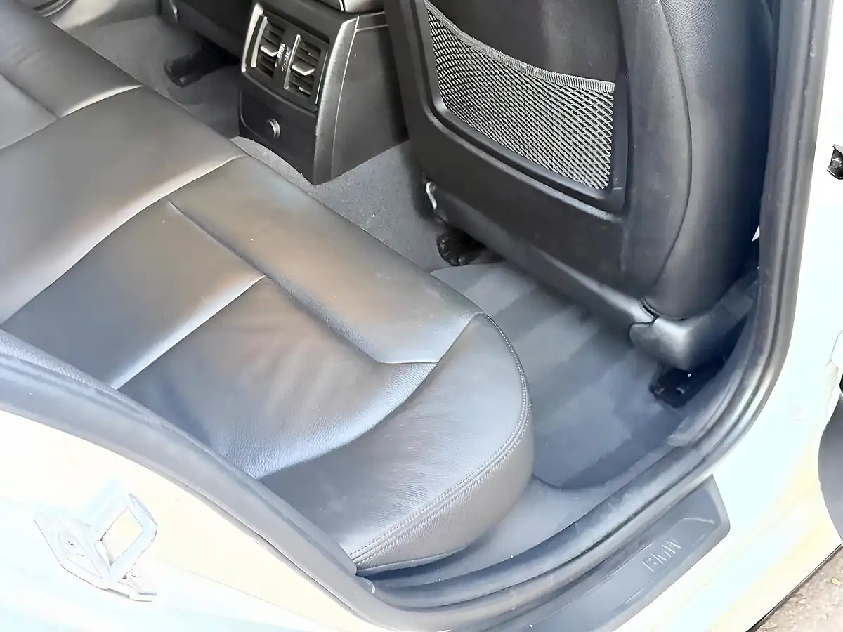 Used 2015 BMW 1 Series M Performance Alpine White - Interior and Exterior details 17