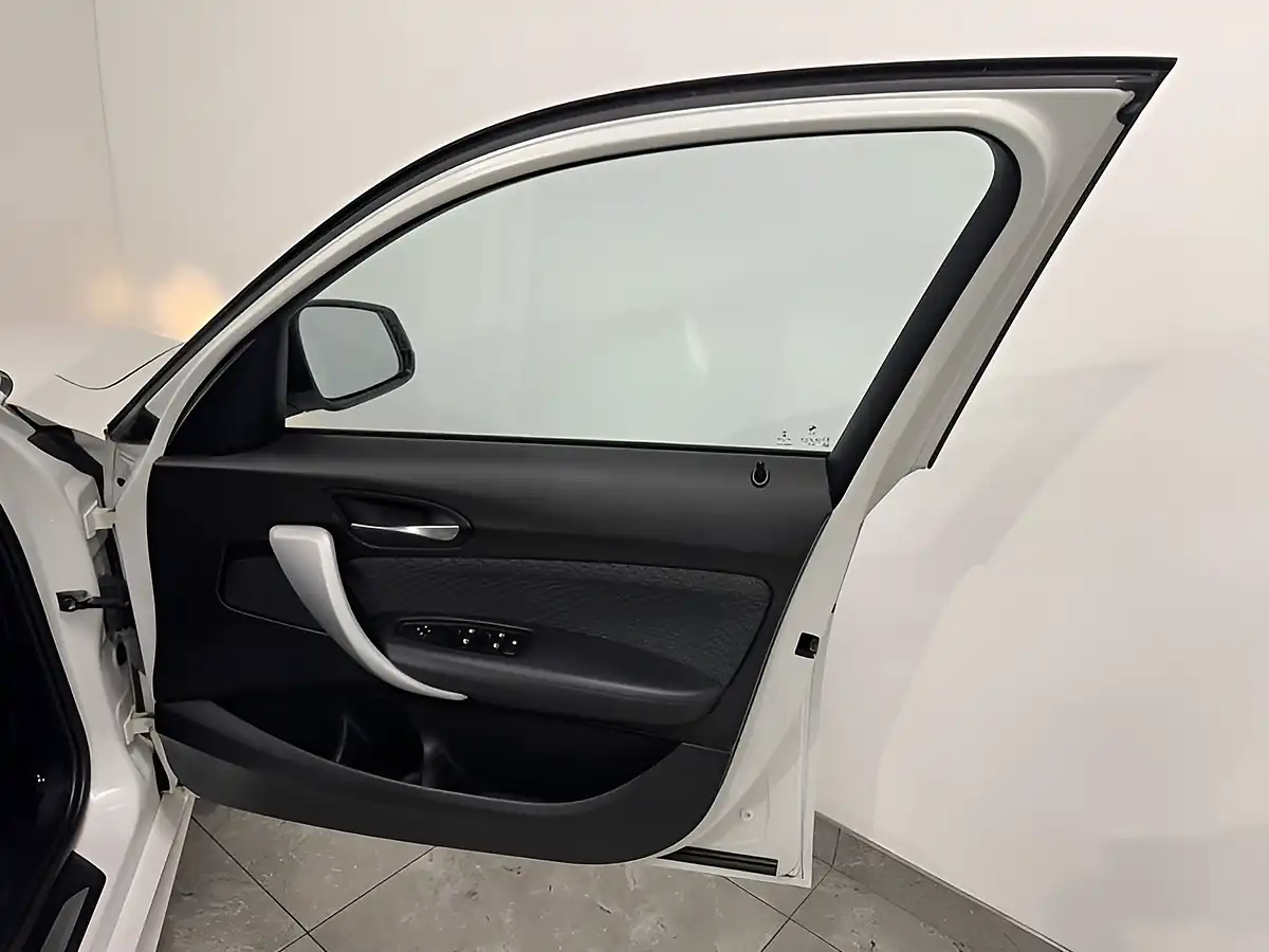 Used 2015 BMW 1 Series M Sport Alpine White - Interior and Exterior details 14