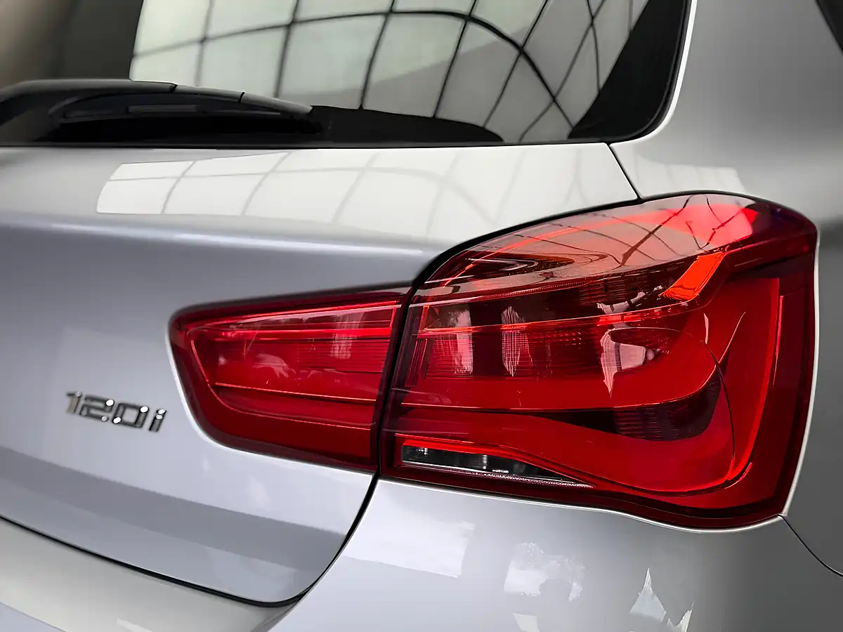 Used 2015 BMW 1 Series Sport Silver - Interior and Exterior details 10
