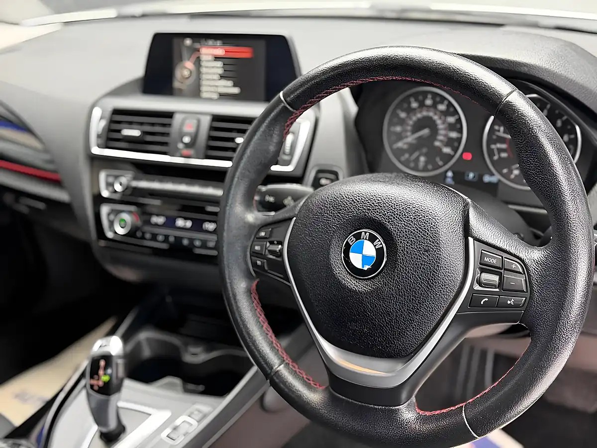 Used 2015 BMW 1 Series Sport Silver - Interior and Exterior details 15
