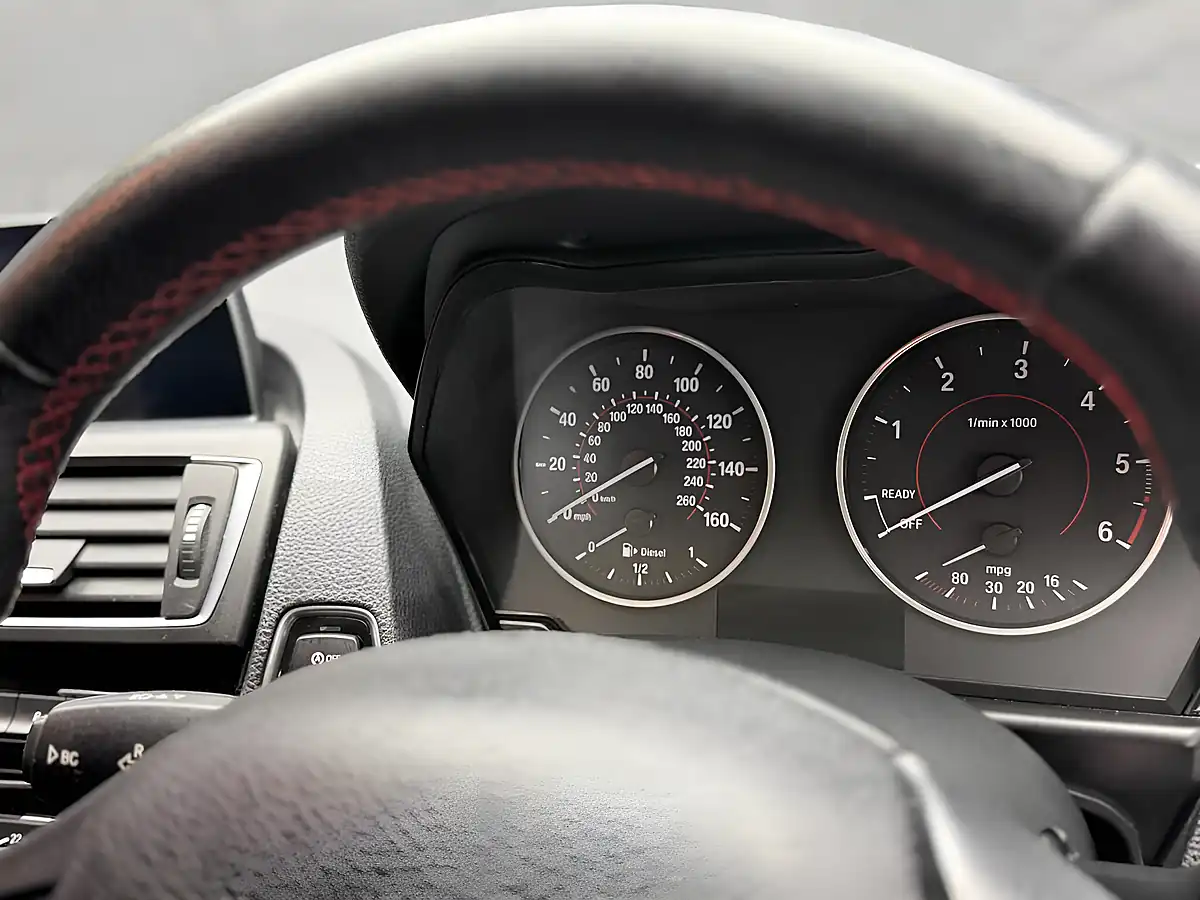 Used 2015 BMW 1 Series Sport White - Interior and Exterior details 15