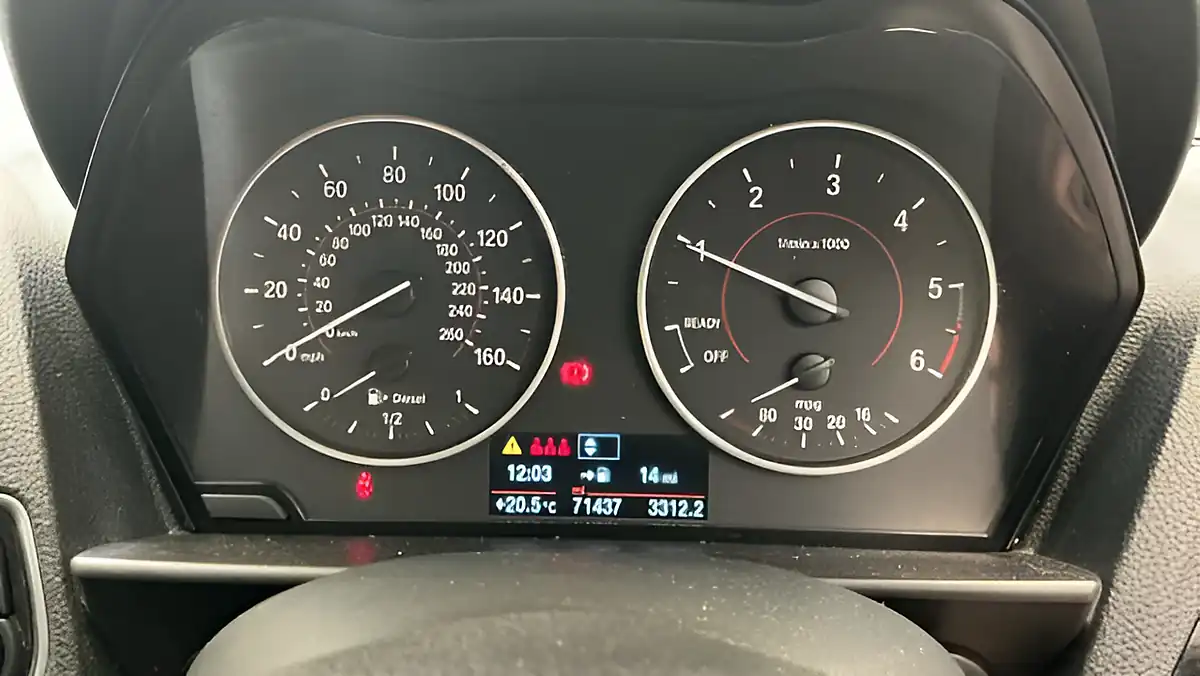 Used 2015 BMW 1 Series Sport White - Interior and Exterior details 11