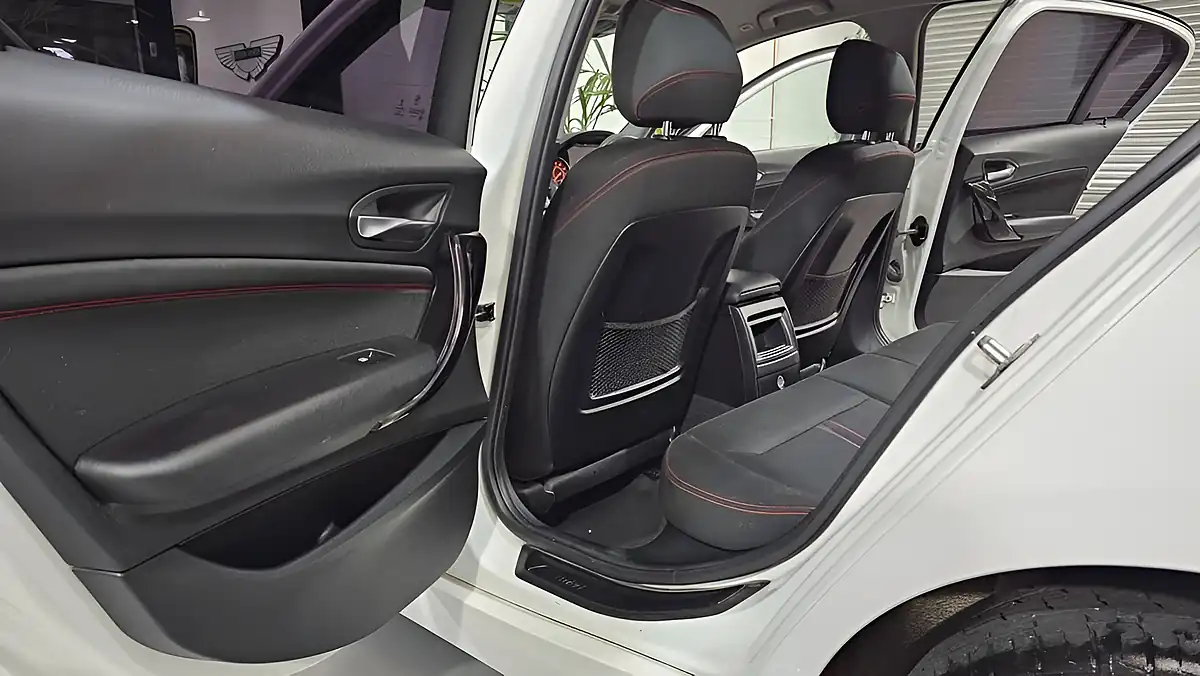 Used 2015 BMW 1 Series Sport White - Interior and Exterior details 19