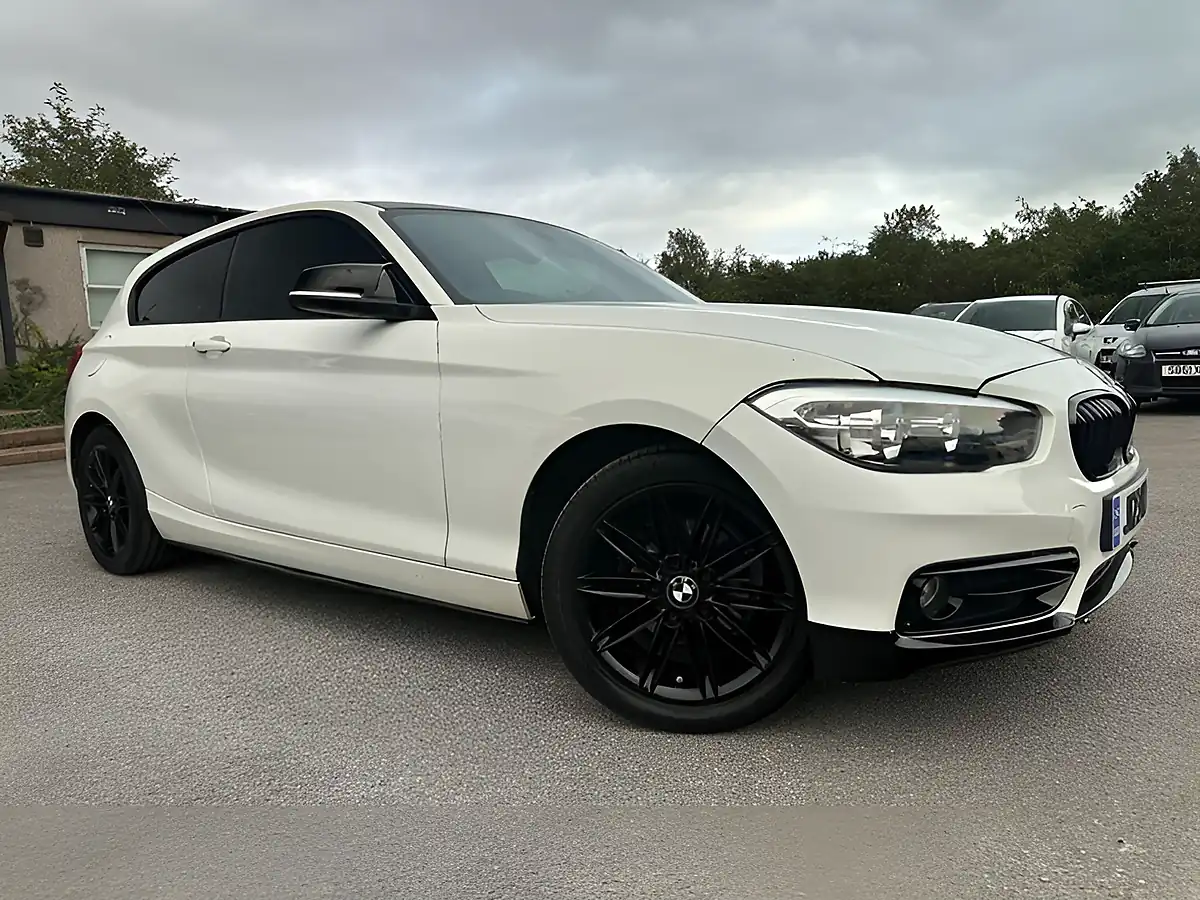 Used 2015 BMW 1 Series Sport White - Front View