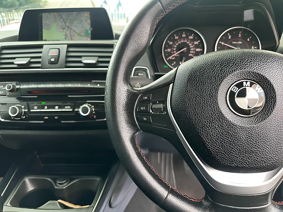 Used 2015 BMW 1 Series Sport White - Interior and Exterior details 16