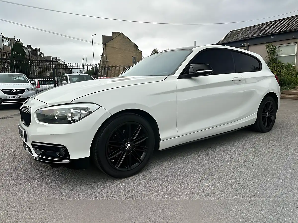 Used 2015 BMW 1 Series Sport White - Interior and Exterior details 5