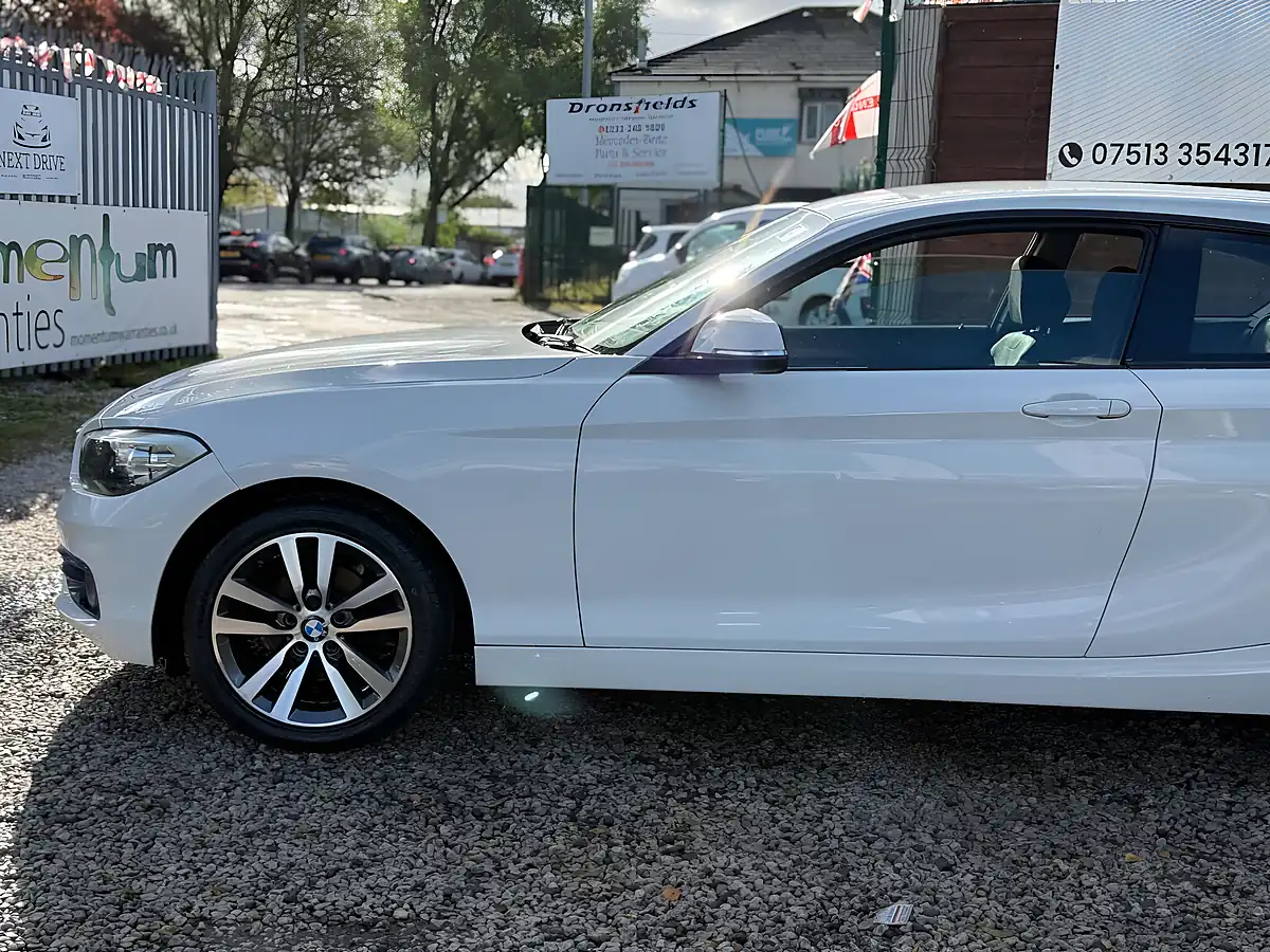 Used 2015 BMW 1 Series Sport White - Interior and Exterior details 6
