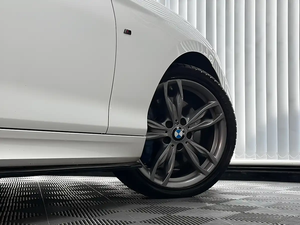 Used 2015 BMW 1 Series White - Interior and Exterior details 12