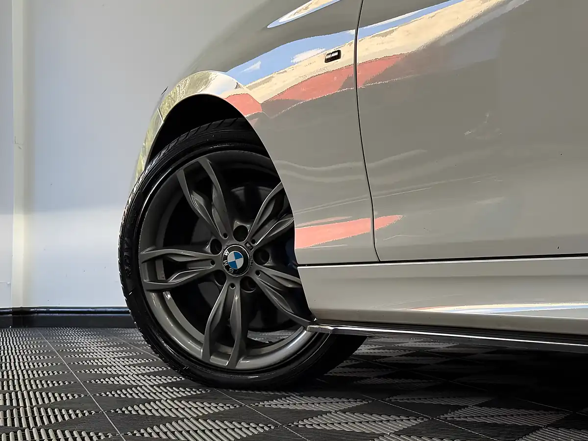 Used 2015 BMW 1 Series White - Interior and Exterior details 5