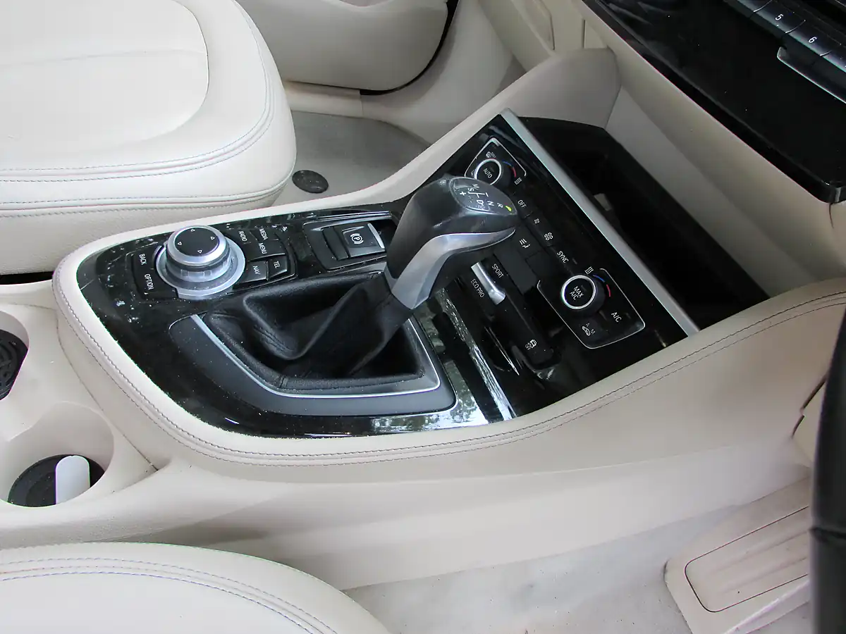 Used 2015 BMW 2 Series Active Tourer Luxury Silver - Interior and Exterior details 5