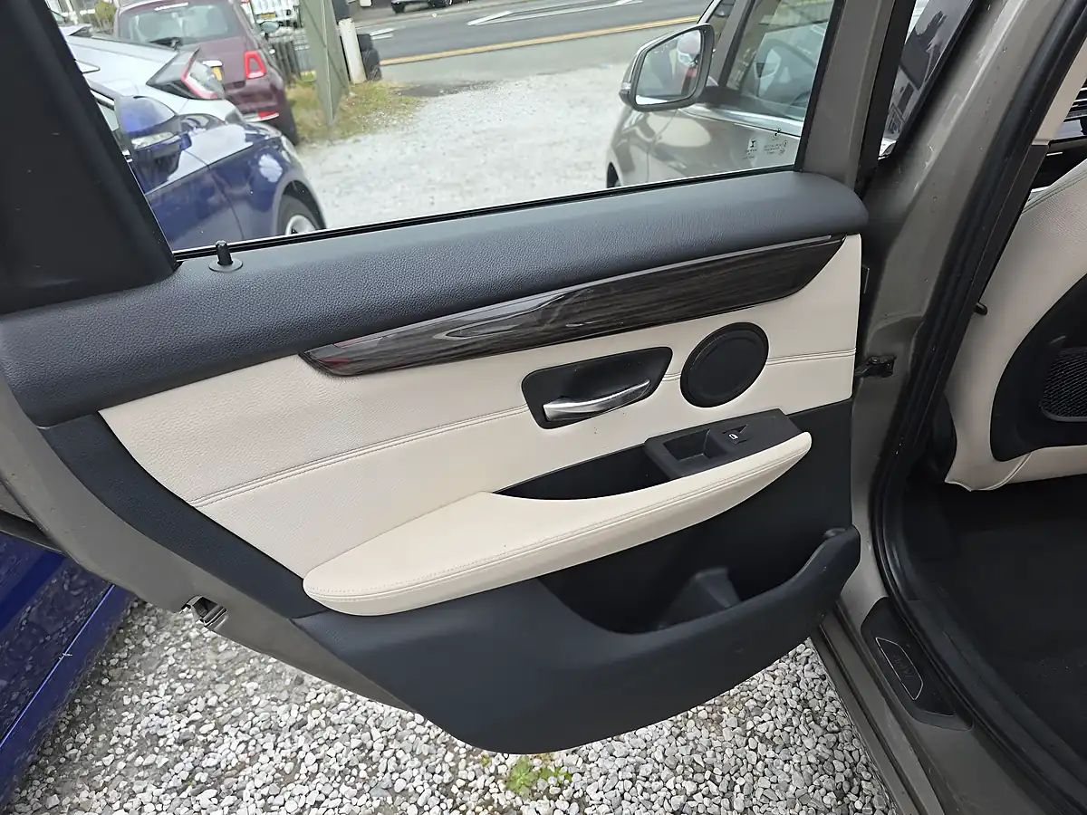 Used 2015 BMW 2 Series Active Tourer Luxury Silver - Interior and Exterior details 16