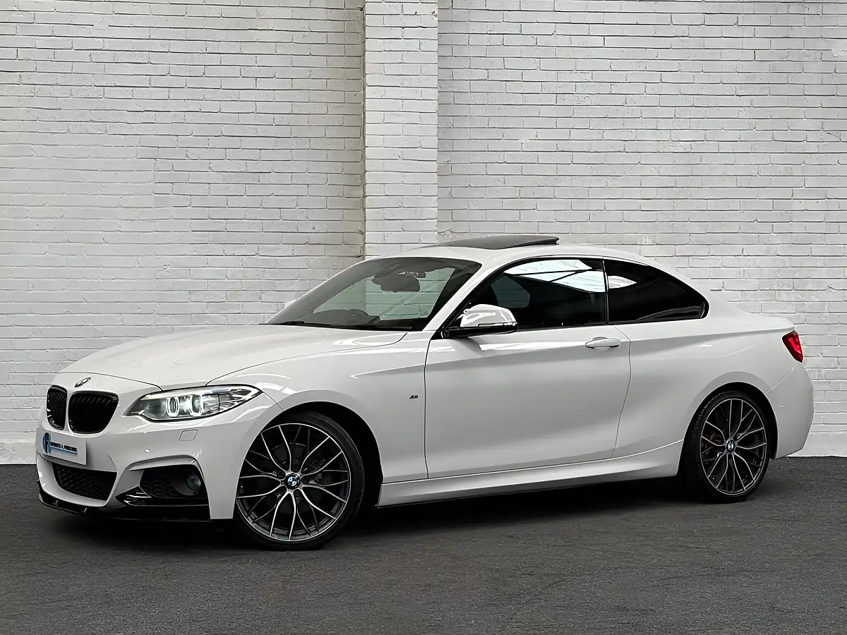 Used 2015 BMW 2 Series M Sport White - Front View