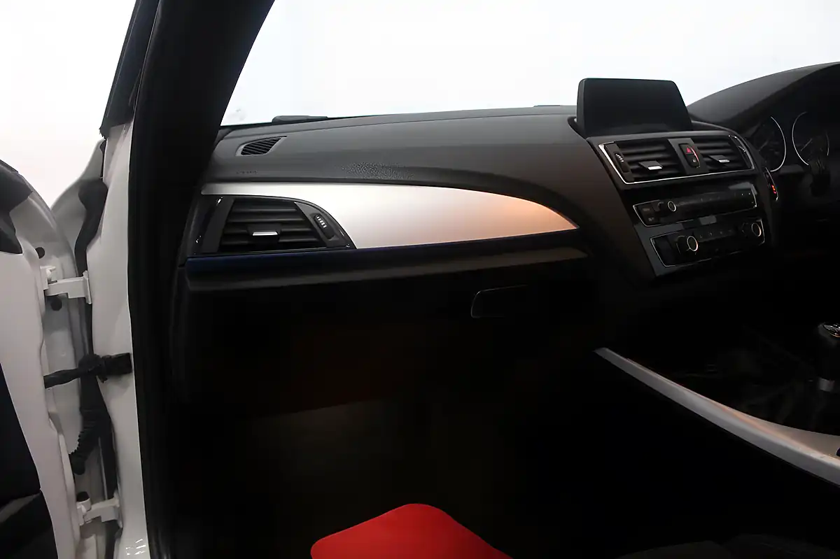 Used 2015 BMW 2 Series M Sport White - Interior and Exterior details 13