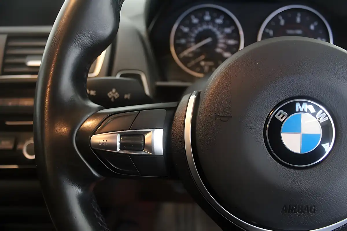 Used 2015 BMW 2 Series M Sport White - Interior and Exterior details 16