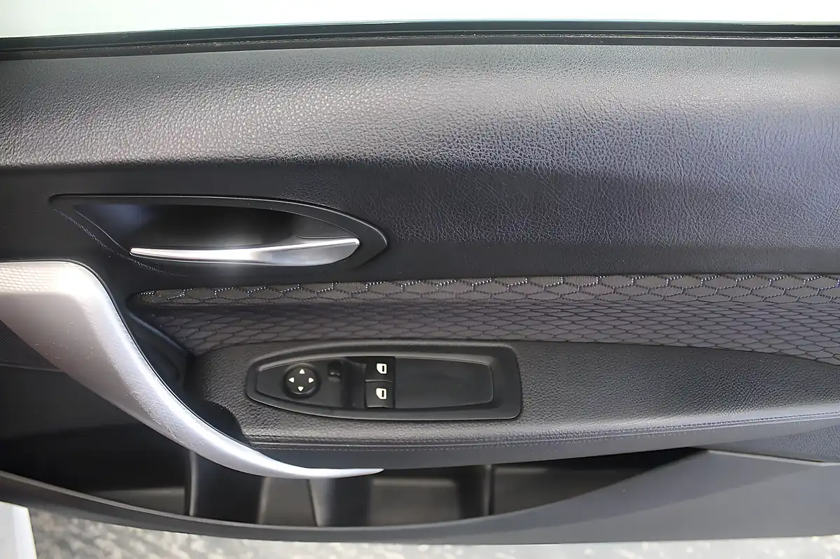 Used 2015 BMW 2 Series M Sport White - Interior and Exterior details 17