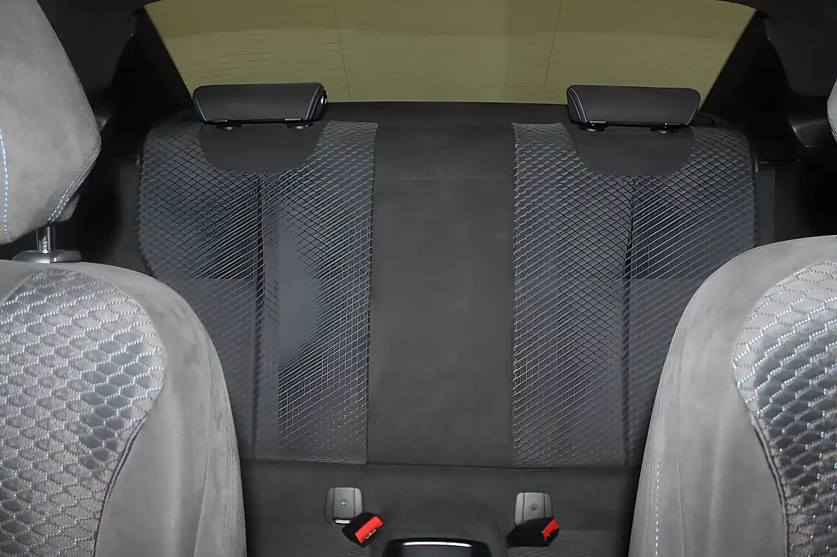 Used 2015 BMW 2 Series M Sport White - Interior and Exterior details 18