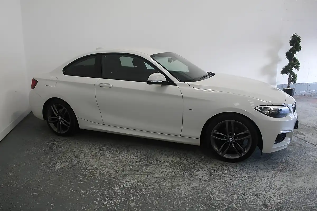 Used 2015 BMW 2 Series M Sport White - Interior and Exterior details 3