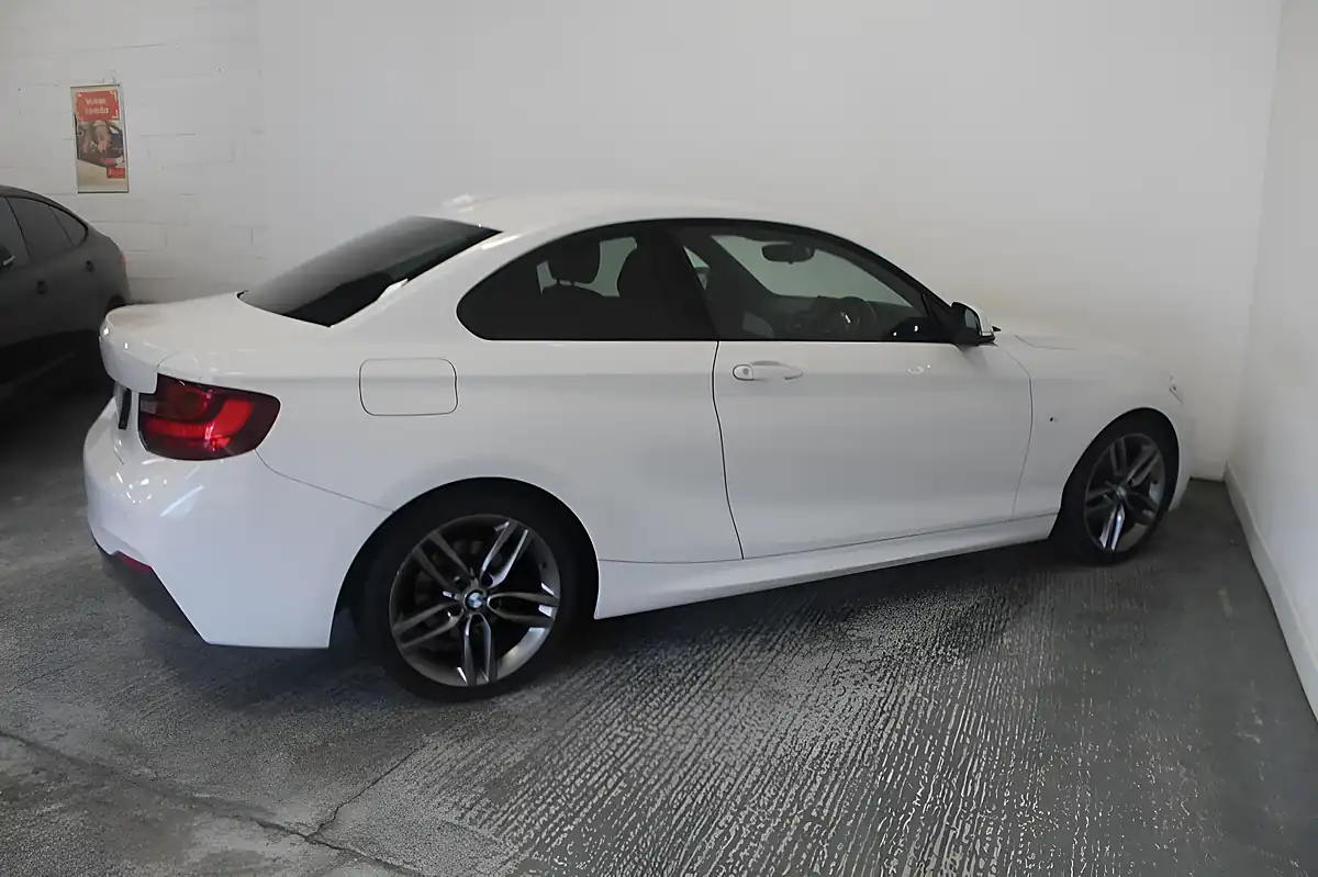 Used 2015 BMW 2 Series M Sport White - Interior and Exterior details 8