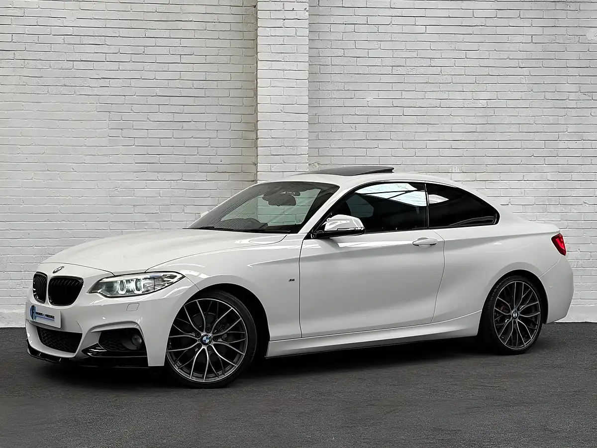 Used 2015 BMW 2 Series M Sport White - Front View