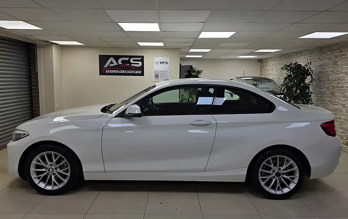 Used 2015 BMW 2 Series Se White - Interior and Exterior details 7