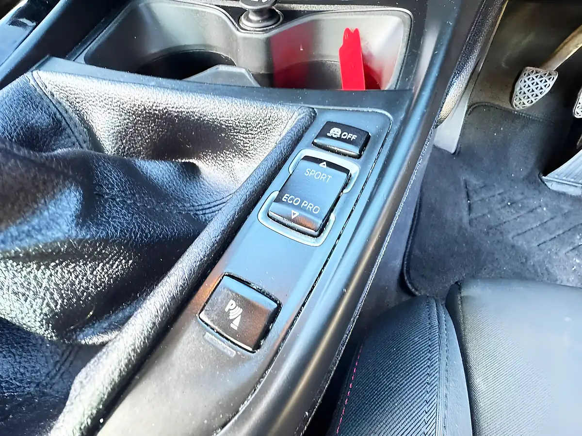 Used 2015 BMW 2 Series Sport Black - Interior and Exterior details 16