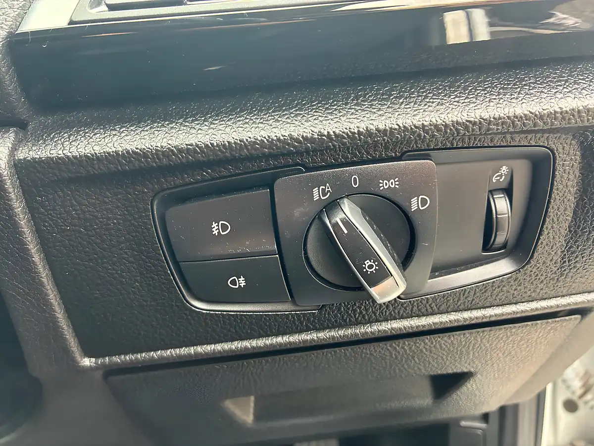 Used 2015 BMW 2 Series Sport Coupe Silver - Interior and Exterior details 10
