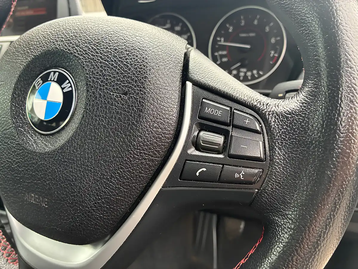Used 2015 BMW 2 Series Sport Coupe Silver - Interior and Exterior details 16