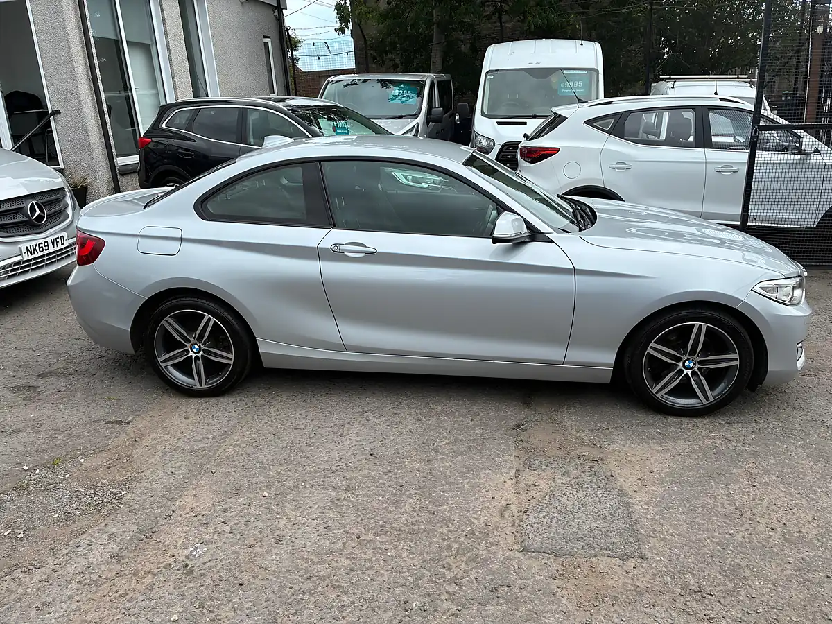 Used 2015 BMW 2 Series Sport Coupe Silver - Interior and Exterior details 2