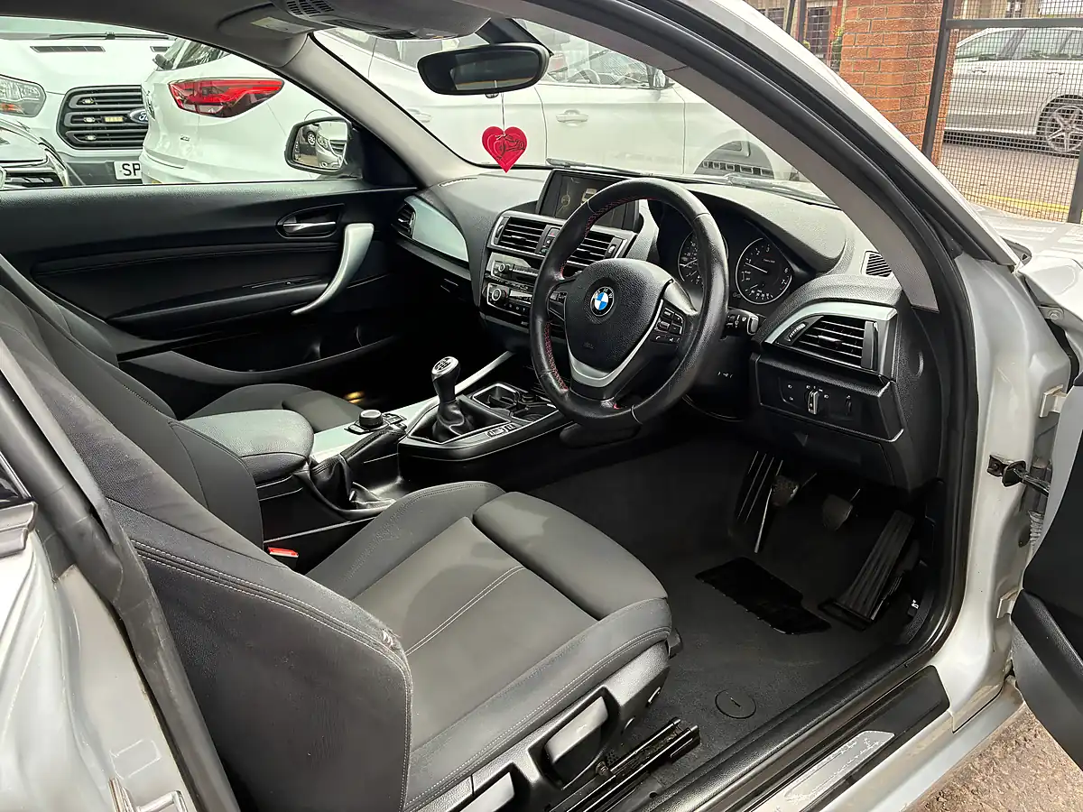 Used 2015 BMW 2 Series Sport Coupe Silver - Interior and Exterior details 9