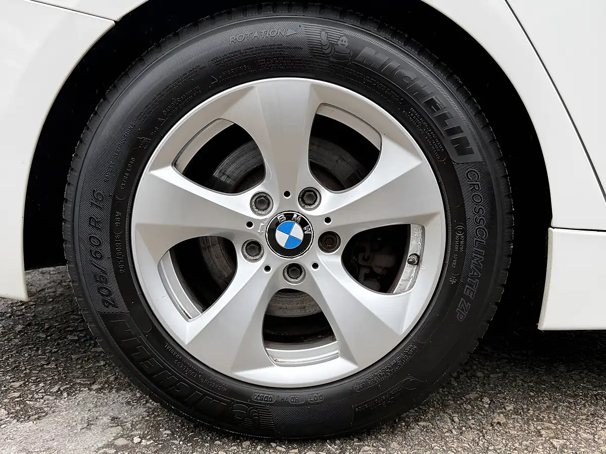Used 2015 BMW 3 Series Efficientdynamics Touring White - Interior and Exterior details 10