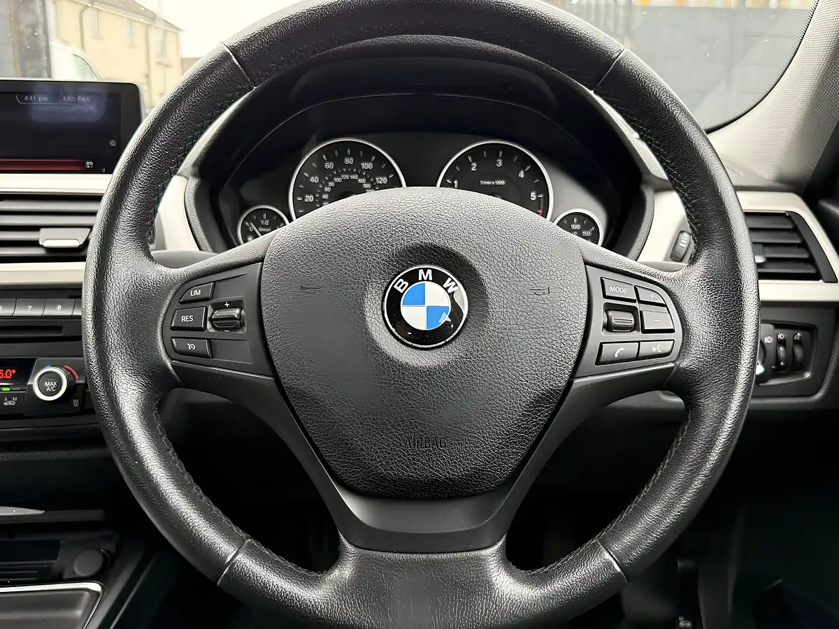 Used 2015 BMW 3 Series Efficientdynamics Touring White - Interior and Exterior details 14